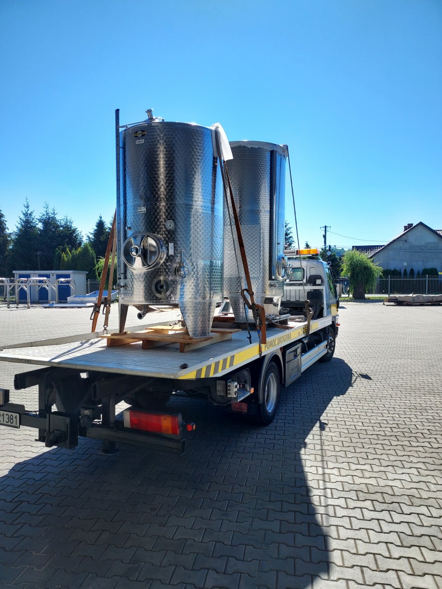 Załadunek dla winnicy w Krzyszkowicach