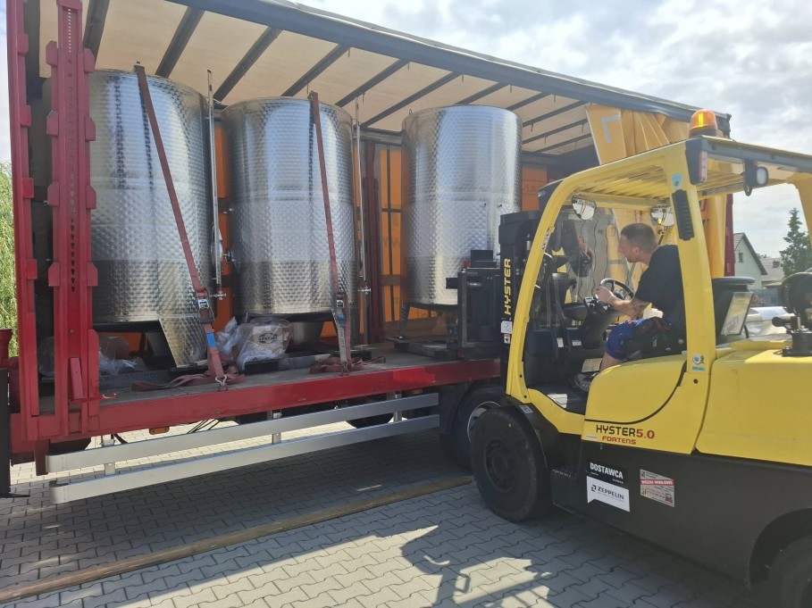 Zaczynamy dostawy sprzętu winiarskiego